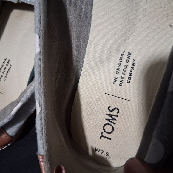 Toms Gray and White Polka Dot Flats - Picture 6 of 8